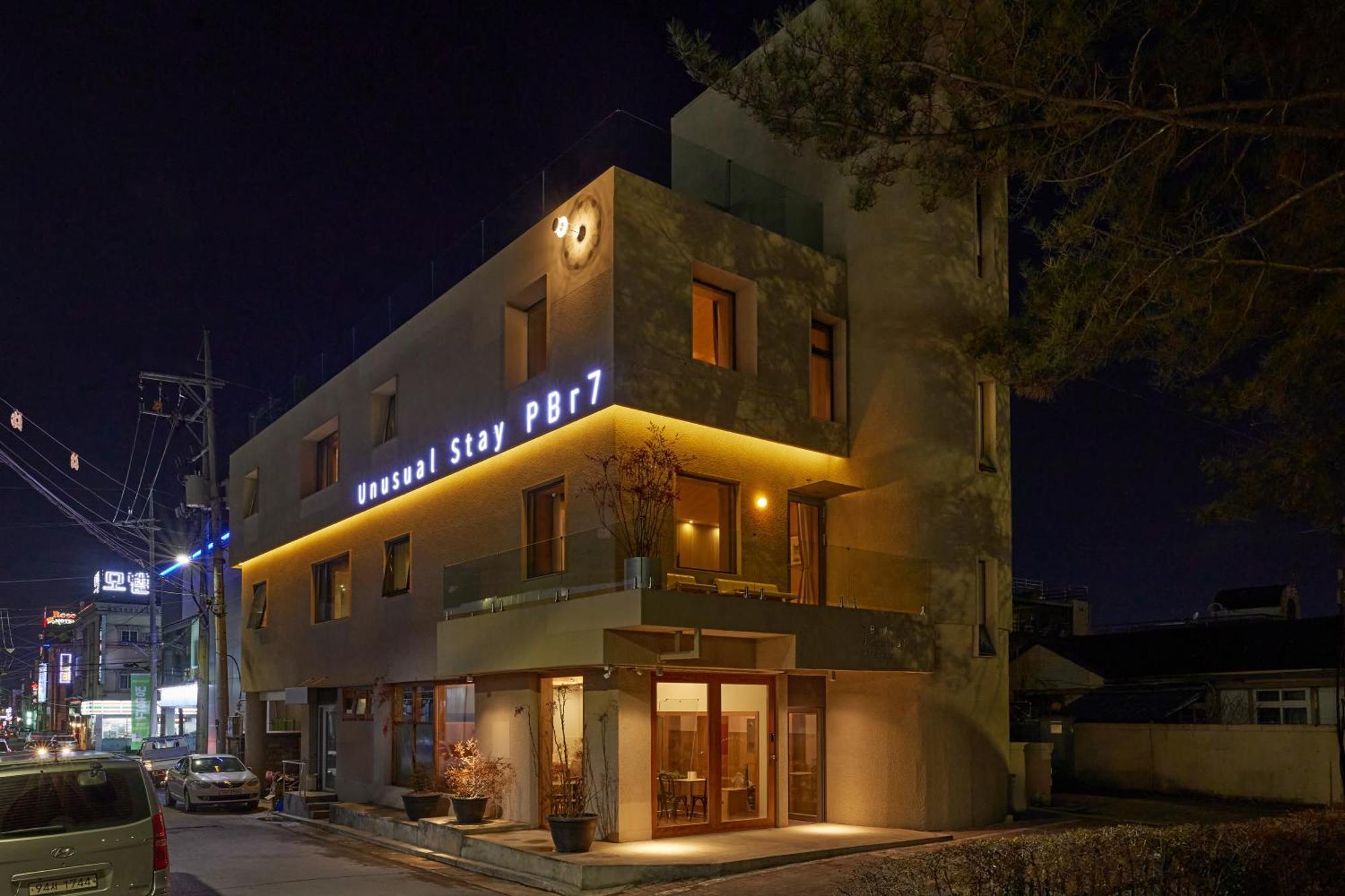 Pbr7 Hotel Unusual Stay Гиеонгджу Екстериор снимка